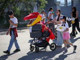 «Кындыкан, ракета и синий трактор»: в Якутске состоялся парад колясок
