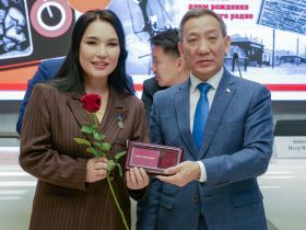 Награждены работники и ветераны отрасли связи в честь 95-летия якутского радио