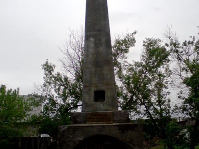 Братская могила партизан