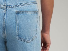 Джинсы расклешенного кроя