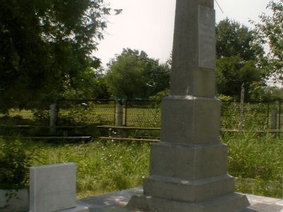 Могила неизвестного советского воина, погибшего в бою с фашистскими захватчиками