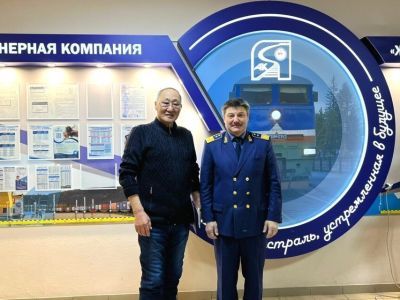 Знаком «За заслуги перед АО «АК «ЖДЯ» награжден Артур Алексеев