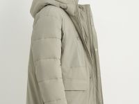 Утепленное полупальто с накладными карманами