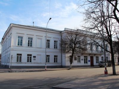 Здание бывшей гимназии, в которой учился Ленин Владимир Ильич в 1879-1880 гг.