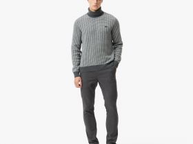 Мужской свитер Lacoste с высоким воротом классического кроя