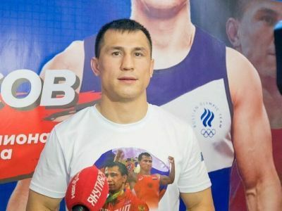 Олимпийский чемпион Роман Власов провел мастер-класс для борцов Якутии