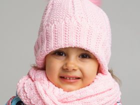 Комплект детский вязаный для девочки: шапка, снуд