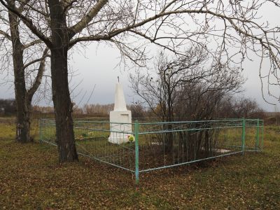 «Братская могила борцов за установление Советской власти»