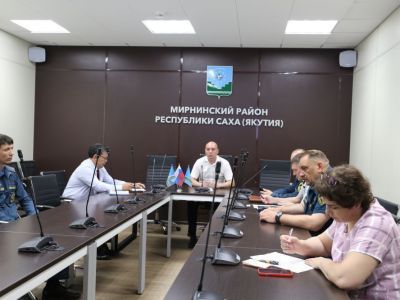 В Мирнинском районе продолжается тушение трех лесных пожаров, один локализован