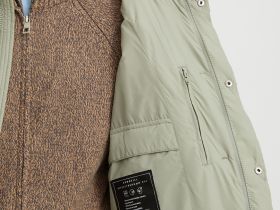 Пальто утепленное с воротником-стойкой