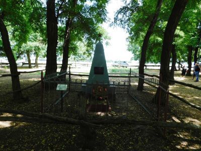 Братская могила советских воинов, погибших в период Сталинградской битвы