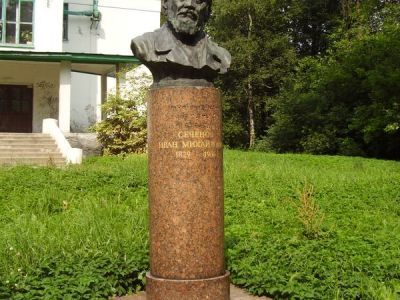 Памятник-бюст выдающемуся русскому ученому И.М. Сеченову