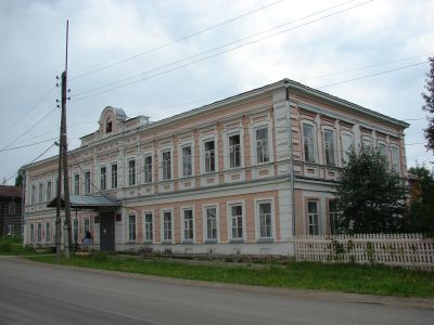 Училище 4-классное. Здесь учился анатом В.Н.Тонков