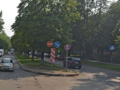 Здесь в декабре 1941 г. проходил передний край обороны г. Тулы от немецко-фашистских захватчиков-здание школы 36