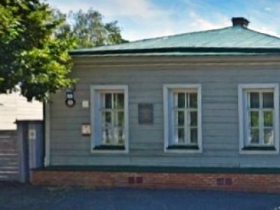 Здание бывшего начального женского училища, где учительствовала и жила одна из первых домашних учительниц В.И.Ленина – Прушакевич В.П., у которой В.И.Ленин занимался перед поступлением в гимназию в 1878-1879 годах