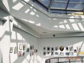 В SMART-библиотеке Якутска открылась выставка юных художников «Мир детства»