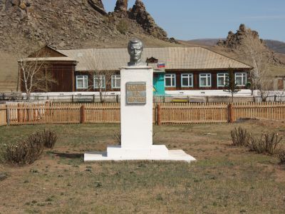 Памятник Кабашову Николаю Степановичу (1887-1920)-политссыльному, участнику революции 1905 г. на фабрике Морозова, активному борцу за власть Советов в Забайкалье