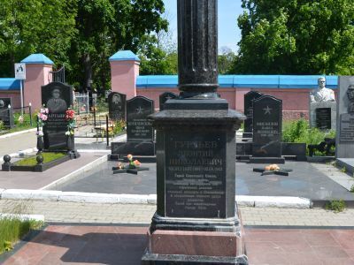 Могила Героя Советского Союза генерала Гуртьева Леонтия Николаевича, 1943 г.