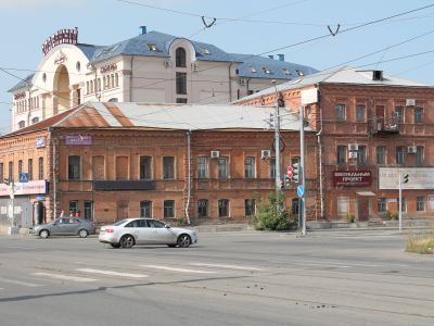 Двухэтажный каменный дом с лавкой купца Г.Н. Каширина