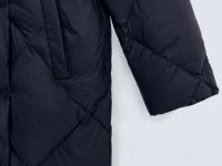 Пуховое пальто с капюшоном и воротником-стойкой