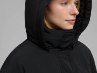 Пуховое пальто с поясом и капюшоном