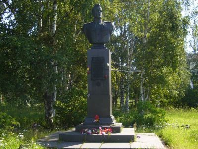 Бюст дважды Героя Советского Союза  А.О. Шабалина