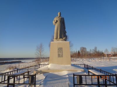 Скульптурный памятник на братской могиле в с. Коквицы Усть-Вымского района