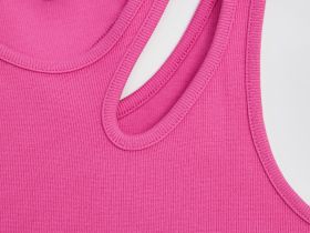 Майка с фигурным разрезом