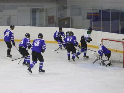 С участием восьми команд начался чемпионат Якутии по хоккею