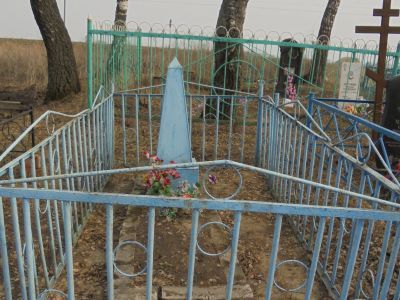 Братская могила советских воинов, погибших в 1941 и 1943 гг. с боях с немецко-фашистскими захватчиками