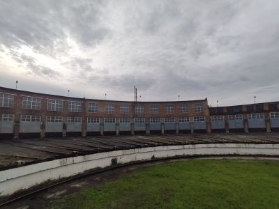 Здание бывш. паровозного депо  Пензенского узла Сызрано-Вяземской железной дороги (ныне – локомотивное  депо им. А.В. Ухтомского), где работали герои Первой русской революции 1905-1907 годов – машинист паровоза А.В. Ухтомский и машинист  крейсера «Очаков»