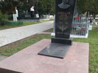 Надгробие над захоронением генерал-майора Д. Б. Намгаладзе (01.07.1904 – 05.07.1957)