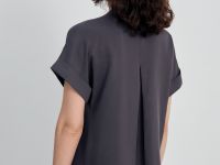 Блузка с коротким рукавом и v-образным вырезом