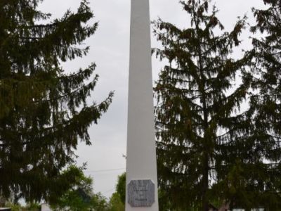 Братская могила 5 партизан, погибших в бою с фашистскими захватчиками