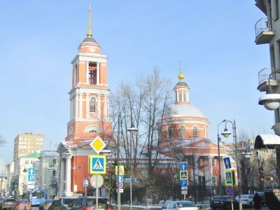 Церковь Троицы в Вешняках с колокольней и воротами