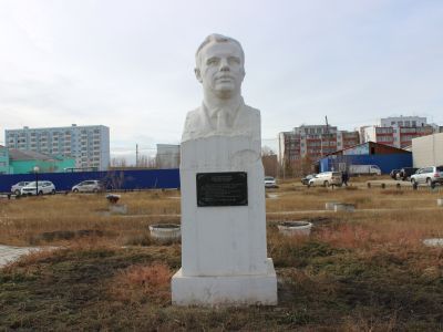 Памятник первому космонавту Ю.А.Гагарину