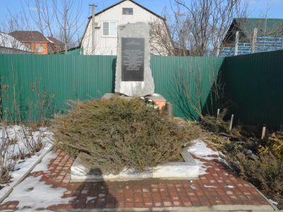 Братская могила 5 советских воинов, партизанки Р.И. Дымченко и лейтенанта А.Ф. Экипапичева