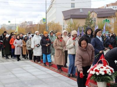 Память якутского деятеля Максима Аммосова почтили возложением цветов