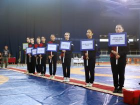 В Якутске открыты турниры по вольной борьбе среди юношей в честь Павла Пинигина