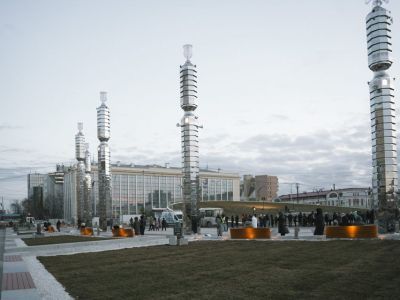 Фигуры-украшения снимут с колонн-сэргэ на площади Ленина в Якутске