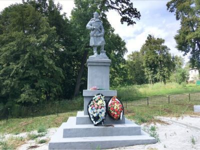 Могила партизанки - разведчицы Терещенко Веры Михайловны, казненной фашистскими захватчиками в октябре 1942 г.