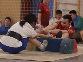 В селе Хатассы выявлены чемпионы Якутска по мас-рестлингу
