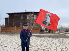 Депутаты Якутской городской Думы возложили цветы к памятникам выдающихся деятелей