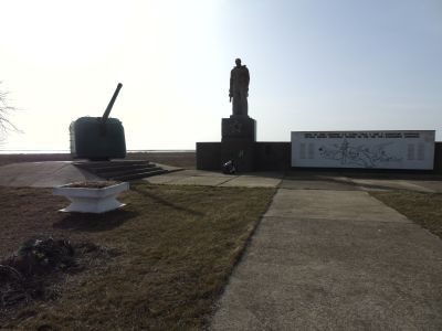 Памятник воинам-морякам береговых батарей 140-го отдельного артиллерийского дивизиона береговой обороны Черноморского флота