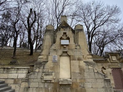 Один из первых минеральных источников, открытый в 1823 г. Нелюбиным А.П.