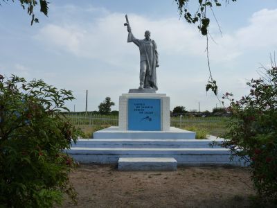 Братская могила участников гражданской войны и советских воинов, погибших в период Сталинградской битвы