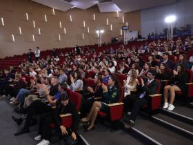 Глава Якутии выступил перед студентами ДВФУ и участниками ВЭФ-2025