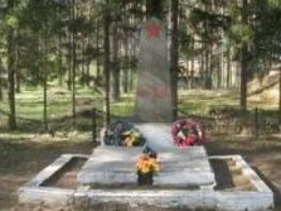 Братская могила воинов Советской Армии, погибших в 1944 г.