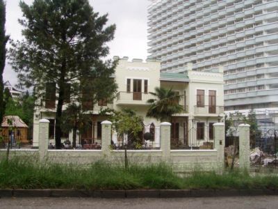 Здание дачи Фронштейна "Светлана", где собирались нелегально первые революционные кружки и руководители Сочинского вооруженного восстания