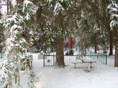 Братская могила воинов, погибших в боях за освобождение Холмского района от немецко-фашистских захватчиков в период Великой Отечественной войны